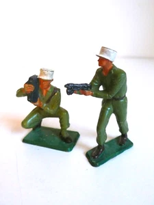 PETITS SOLDATS STARLUX LOT 4 LÉGIONNAIRES PLASTIQUE Ht 60mm BON ÉTAT ANNÉES 50 - Imagen 1 de 6