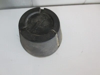 Kawasaki Bayou 220 1997 usado OEM cubierta de tapa central de cubo antipolvo de una rueda Foto 1 de 2