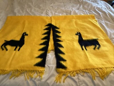 Nuevo Poncho de Alpaca Peruana Suave Súper Genial con Diseño de Alpacas Amarillo Brillante Foto 1 de 4