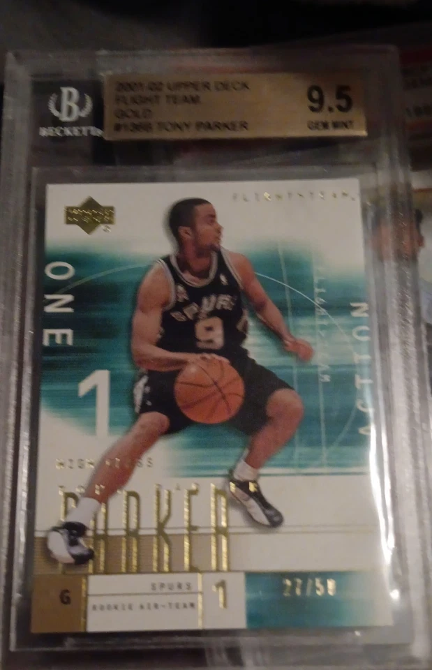 Equipo de vuelo de cubierta superior 2001-02 - Tony Parker #136 dorado alto rendimiento/50 (RC) Foto 1 de 1