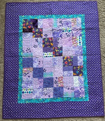 Edredón de franela hecho a mano para bebé niña - retazos púrpura lunares NUEVO - 36" x 45" Foto 1 de 4