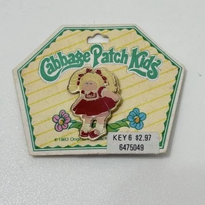 1983 CABBAGE PATCH KIDS Brooch Pin On Original Card Vintage - Picture 1 of 3