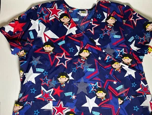 DC Comics Wonder Woman finto scrup top nuovo con etichetta taglia 3XL rosso bianco blu stelle - Foto 1 di 7