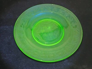 Hazel Atlas Cloverleaf Green Uranium Depression Glass 8” Salad Plate CHIPPED - Picture 1 of 5