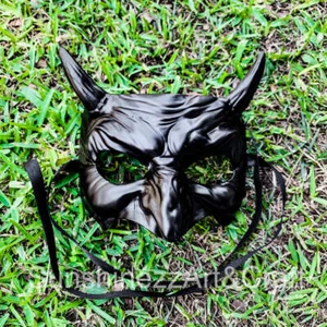 Neu Halloween schwarze Personifikation Teufel halbes Gesicht Maskerade Party Augenmaske - Bild 1 von 3