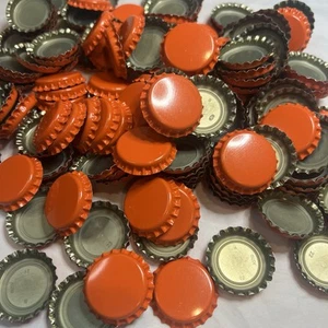 Lote 50+ Tapas de Botella de Cerveza Naranja Sin Usar Material de Soda para Elaboración Sin Prensar - Imagen 1 de 3