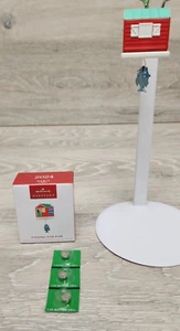 Hallmark Keepsake Adorno de Navidad Mini Pesca para Peces Divertidos 2024 Totalmente Nuevo - Imagen 1 de 18