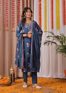 New Bollywood Beautiful Women  Purple Ethnic Kurta With Pant and Dupatta Set - Picture 1 of 4