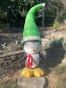 Decoración inflable de patio de Navidad para pingüino de 7 pies Holiday Time - Imagen 1 de 9