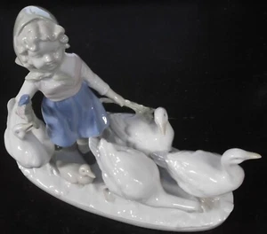 Porcelain Figurine Girl w/Five Geese Goose Girl GDR BLUE CROWN! PERFECT COND! - Picture 1 of 4
