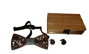 Maßgefertigte verstellbare Fliege aus Holz mit passenden Manschettenknöpfen und Box - Bild 1 von 1