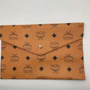MCM Clutch hellbraun und schwarz Logo Handtasche Geldbeutel neu nie benutzt - Bild 1 von 4