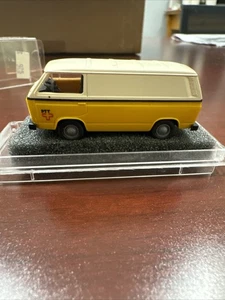 Praline 1:87 Volkswagen Transit Bus Missing Side Mirrors - Picture 1 of 6