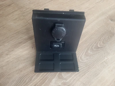 Bisel de toma de corriente de puerto auxiliar 58915-42010 original OEM 2006-2012 Toyota Rav4 Foto 1 de 4