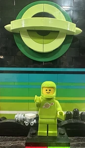 New Color LEGO Bright Yellowish Green Spaceman W Custom 🎨 Helmet & Air Tank - Picture 1 of 8