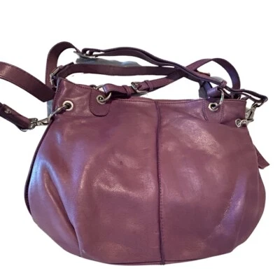 NUEVO SIN ETIQUETAS Cartera de Hombro Hobo de Cuero de Uva Púrpura Nino Bossi Precio de venta sugerido por el fabricante $179 Foto 1 de 4
