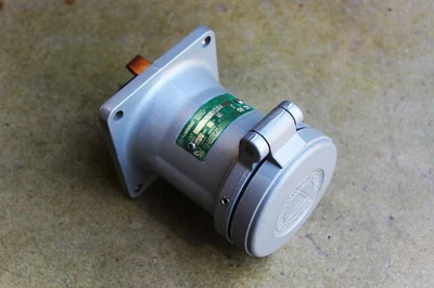 APPLETON ADR1034 100A 3W 4P PIN-SLEEVE RECEPTACLE (FEMALE) W/ ORIGINAL BOX - Image 1 of 4