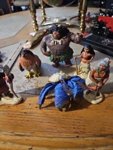 Disney Moana Deluxe Figurine Playset 6 Figures - - Picture 1 of 3