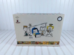 Hallmark Peanuts Gallery Belén Colección 7 Piezas Set Navidad Nuevo en Caja - Imagen 1 de 11