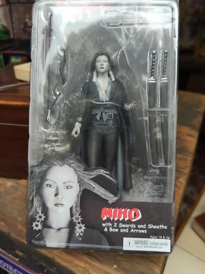 Figura de acción NECA Sin City blanco y negro Miho Foto 1 de 4