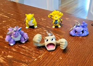 Lotto Portachiavi Pokémon Vintage - Burger King 1999 geodude, muk e altro - Foto 1 di 1
