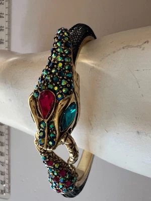 PULSERA ABRAZADERA SERPIENTE/SERPIENTE INCRUSTADA ESTRÁS MALLA METÁLICA BETSEY JOHNSON Foto 1 de 4