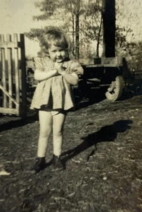Girl Smiling With Hands By Chin B&W Photograph 3.25 x 4.5 - Picture 1 of 3