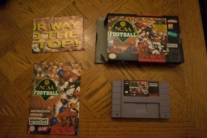 NCAA: Fútbol COMPLETO, CAJA, MANUAL, PÓSTER (SNES, Super Nintendo, 1994) - Imagen 1 de 3