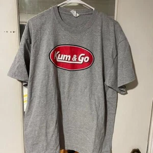 T-Shirt Kum and Go Grau - Bild 1 von 2