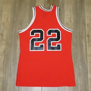 Camiseta deportiva vintage de los Chicago Bulls Jordan 23 #22 de los años 80 error en la espalda de la NBA tejida en arena L - Imagen 1 de 9