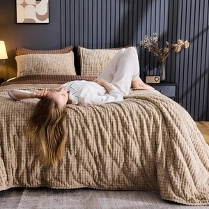 Velvet Quilt King Size Set, Luxurious Fluffy Faux Fur Lightweight Comforter, ... - Picture 1 of 7