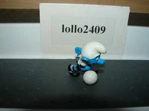 Ü-Ei Die Fußballschlümpfe D 1988 - Mittelstürmerschlumpf mit Ball - Bild 1 von 2