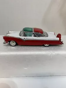 1955 Ford Crown Victoria Red and White 1/43 Diecast Model Car by Road Signature - Picture 1 of 7