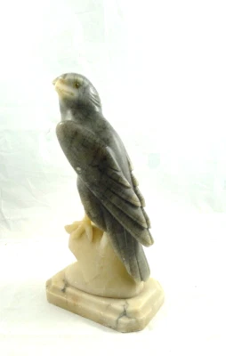 VECCHIA SCULTURA ALABASTRO ITALIA STATUA UCCELLO RAPACE FALCO ANIMALIER ART DECO - Immagine 1 di 4