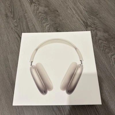 Apple AirPods Max with Smart Case - USB-C - Starlight grade - A (no  cable) - Image 1 of 4