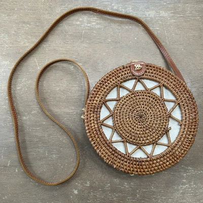 "Bolso Bandolera Círculo Ratán 8"" Correa de Cuero Estilo Nantucket Costero Elegante" Foto 1 de 4
