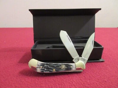 CHIPAWAY 20TH. ANNIVERSARY HUNTING POCKET KNIFE W/ DISPLAY CASE SADDLE HORN !!! - Image 1 of 4