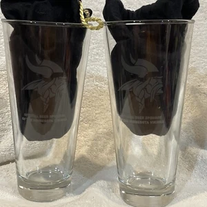 RARE Set of 2 Minnesota Vikings Miller Lite Pilsner Beer Pint Glasses, VERY NICE - Picture 1 of 3