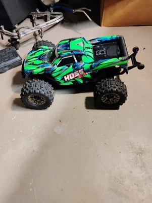 RTR Traxxas hoss 4x4 vxl steel driveshafts clipless body - Image 1 of 4