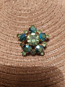 Vintage Made In Austria Signed Star Brooch with Aqua & Blue Color Crystals - Picture 1 of 4