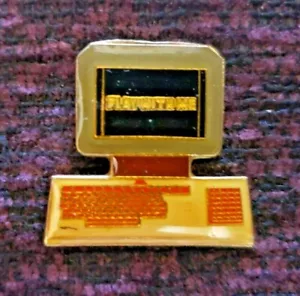 Vintage Emaille Computer "Spiel mit mir" Hut Pin Größe 1" Länge x 1" breit - Bild 1 von 1