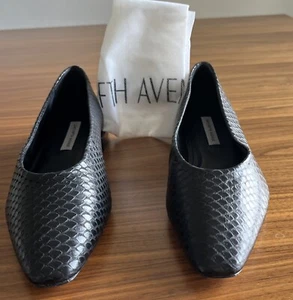 Saks Five Avenue schwarze Leder-Ballerinas mit Schlangenprägung Größe 7,5 - Bild 1 von 4