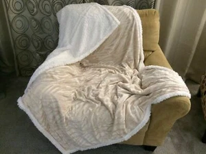 Beige Imitación Piel Cebra Patrón En relieve Acento Manta Cama Sofá Silla Decoración - Imagen 1 de 3