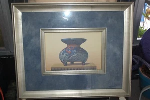 RASCHELLA COLLECTION 23" x 19" x 1,5" Titel: Vase mit rotem Band 1 dies ist 1 von 2  - Bild 1 von 8