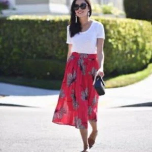 Ann Taylor Floral Print Midi Skirt In Red Magenta Festive Summer Size 12 NWOT - Picture 1 of 9