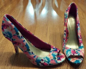 Christian Siriano For Payless Satin Peep Toe Heels Pumps Size 9 CUTE Floral EUC - Picture 1 of 7