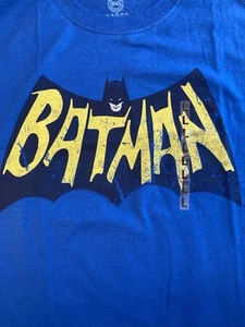 NEW WITH TAG! 2011 BATMAN DC Comics T-Shirt Size Large Blue Bat Insignia Mint! - Picture 1 of 7