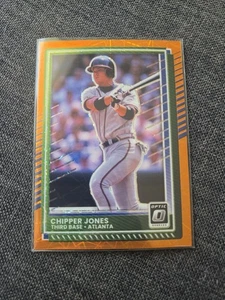 Donruss Chipper Jones #92 Orange Velocity Optic Prizm Atlanta Braves 2025 - Imagen 1 de 2