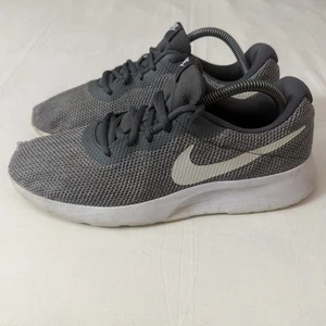 Nike Womens Tanjun SE AR1903-001 Gray Running Shoes Sneakers Size 10 Gym Casual - Picture 1 of 24