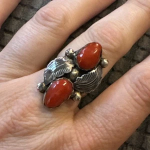 Anello vintage nativi americani sterling e corallo - semplice - misura 7 - Foto 1 di 4